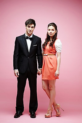 포토 JPG 스튜디오촬영 전신 서양인 외국인 백인 해외기획촬영 라이프스타일 커플 2012년태국 원피스 여자 남자 커플라이프 결혼 실내 서기 사람 정장 턱시도 20대 성인 두명 앞모습 손잡기 청년만 성인만 분홍색배경 국내포토 옷 뷰포인트 분홍색 백그라운드 관계 모션 인종 이벤트 청년 내부 생활 파일형식