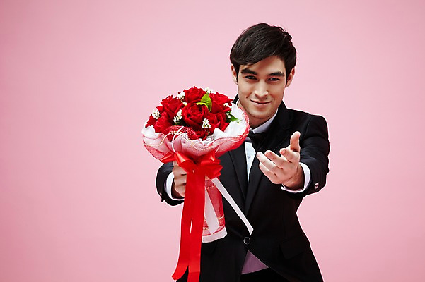 포토 JPG 스튜디오촬영 서양인 외국인 식물 백인 해외기획촬영 라이프스타일 2012년태국 남자 꽃 꽃다발 결혼 프로포즈 실내 선물 한명 미소 웃음 들기 사람 정장 턱시도 손짓 상반신 20대 성인 앞모습 장미 주기 남자만 남자한명만 성인남자만 청년만 청년남자만 청년남자한명만 성인한명만 성인남자한명만 성인만 분홍색배경 국내포토 1 옷 뷰포인트 분홍색 백그라운드 모션 표정 인종 이벤트 청년 내부 생활 파일형식