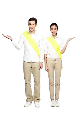 포토 JPG 스튜디오촬영 전신 외국인 해외기획촬영 라이프스타일 커플 2012년태국 여자 남자 캠페인 커플라이프 포즈 모션 안내 실내 서기 미소 웃음 누끼 사람 동양인 손짓 20대 성인 두명 앞모습 캐주얼 보호 선거 알림 환경보전 어깨띠 선거활동 청년만 성인만 국내포토 옷 뷰포인트 컨셉 관계 표정 인종 청년 내부 생활 민주주의 사회이슈 파일형식