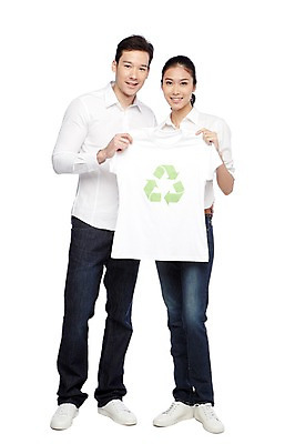 포토 JPG 스튜디오촬영 전신 외국인 해외기획촬영 라이프스타일 커플 2012년태국 옷 여자 남자 캠페인 커플라이프 티셔츠 자연 실내 서기 미소 웃음 들기 누끼 사람 동양인 20대 성인 두명 앞모습 캐주얼 자연보호 환경 그린캠페인 재활용 청바지 보호 알림 심볼 환경보전 에코 친환경 분리수거 청년만 성인만 그린슈머 국내포토 뷰포인트 컨셉 셔츠 바지 관계 모션 표정 인종 청년 내부 생활 사회이슈 생태계 파일형식