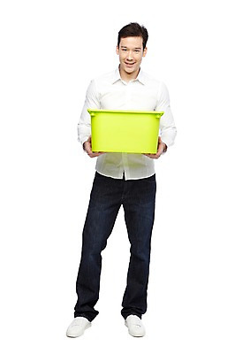 포토 JPG 스튜디오촬영 전신 외국인 해외기획촬영 라이프스타일 2012년태국 남자 캠페인 자연 실내 한명 서기 미소 웃음 들기 누끼 사람 20대 성인 앞모습 캐주얼 자연보호 환경 그린캠페인 재활용 청바지 보호 환경보전 에코 친환경 분리수거 분리수거함 남자만 남자한명만 성인남자만 청년만 청년남자만 청년남자한명만 성인한명만 성인남자한명만 성인만 그린슈머 국내포토 1 옷 뷰포인트 컨셉 바지 모션 표정 인종 청년 내부 생활 사회이슈 생태계 수거함 파일형식