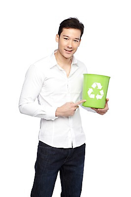 포토 JPG 스튜디오촬영 외국인 해외기획촬영 라이프스타일 2012년태국 남자 캠페인 자연 실내 한명 서기 미소 웃음 들기 누끼 사람 손짓 20대 성인 앞모습 캐주얼 자연보호 환경 그린캠페인 재활용 쓰레기통 청바지 가리킴 보호 심볼 환경보전 에코 친환경 분리수거 분리수거함 남자만 남자한명만 성인남자만 청년만 청년남자만 청년남자한명만 성인한명만 성인남자한명만 성인만 그린슈머 국내포토 1 옷 뷰포인트 컨셉 바지 모션 표정 인종 청년 내부 생활 사회이슈 생태계 수거함 파일형식