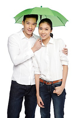 포토 JPG 스튜디오촬영 외국인 해외기획촬영 라이프스타일 커플 2012년태국 잡화 여자 남자 캠페인 커플라이프 우산 자연 실내 서기 미소 웃음 들기 누끼 사람 동양인 20대 성인 두명 앞모습 캐주얼 자연보호 환경 그린캠페인 청바지 보호 환경보전 에코 친환경 청년만 성인만 그린슈머 국내포토 옷 뷰포인트 컨셉 바지 관계 모션 표정 인종 청년 내부 생활 사회이슈 생태계 파일형식