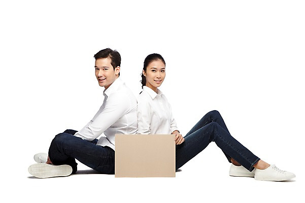 포토 JPG 스튜디오촬영 전신 외국인 해외기획촬영 라이프스타일 배너 커플 2012년태국 여자 남자 캠페인 커플라이프 포즈 광고판 실내 미소 웃음 누끼 사람 앉기 동양인 20대 성인 두명 옆모습 캐주얼 등맞대기 청바지 판넬 보호 알림 환경보전 청년만 성인만 국내포토 옷 뷰포인트 컨셉 바지 관계 모션 알림판 표정 인종 청년 내부 생활 사회이슈 판 파일형식