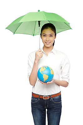 포토 JPG 스튜디오촬영 외국인 해외기획촬영 라이프스타일 2012년태국 잡화 여자 지구 캠페인 우산 자연 실내 한명 서기 미소 웃음 들기 누끼 사람 동양인 20대 성인 앞모습 캐주얼 세계 글로벌 지구본 자연보호 환경 그린캠페인 청바지 보호 환경보전 에코 친환경 여자만 여자한명만 성인여자만 청년만 청년여자만 성인한명만 청년여자한명만 성인여자한명만 성인만 그린슈머 국내포토 1 옷 뷰포인트 컨셉 바지 모션 표정 인종 청년 내부 생활 사회이슈 생태계 파일형식