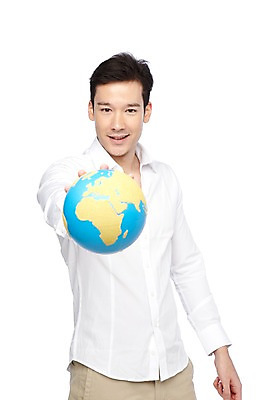 포토 JPG 스튜디오촬영 외국인 해외기획촬영 라이프스타일 2012년태국 남자 지구 캠페인 자연 실내 한명 서기 미소 웃음 들기 누끼 사람 상반신 20대 성인 앞모습 캐주얼 세계 글로벌 지구본 자연보호 환경 그린캠페인 보호 환경보전 에코 친환경 남자만 남자한명만 성인남자만 청년만 청년남자만 청년남자한명만 성인한명만 성인남자한명만 성인만 그린슈머 국내포토 1 옷 뷰포인트 컨셉 모션 표정 인종 청년 내부 생활 사회이슈 생태계 파일형식