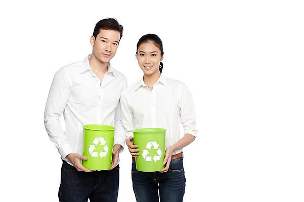 포토 JPG 스튜디오촬영 외국인 해외기획촬영 라이프스타일 커플 2012년태국 여자 남자 캠페인 커플라이프 자연 실내 서기 미소 웃음 들기 누끼 사람 동양인 20대 성인 두명 앞모습 캐주얼 자연보호 환경 그린캠페인 재활용 쓰레기통 청바지 보호 심볼 환경보전 에코 친환경 분리수거 분리수거함 청년만 성인만 그린슈머 국내포토 옷 뷰포인트 컨셉 바지 관계 모션 표정 인종 청년 내부 생활 사회이슈 생태계 수거함 파일형식