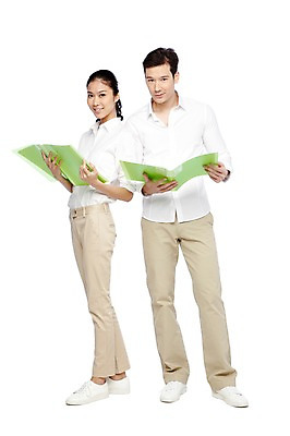 포토 JPG 스튜디오촬영 전신 외국인 해외기획촬영 라이프스타일 커플 2012년태국 여자 남자 커플라이프 비즈니스 실내 서기 미소 웃음 들기 누끼 사람 동양인 20대 성인 두명 앞모습 캐주얼 업무 작업실 문서 파일 청년만 성인만 국내포토 옷 뷰포인트 관계 모션 표정 인종 청년 내부 생활 작업 파일형식