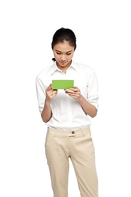 포토 JPG 스튜디오촬영 외국인 해외기획촬영 라이프스타일 응시 2012년태국 여자 실내 한명 서기 들기 누끼 사람 동양인 20대 성인 라이프 앞모습 캐주얼 금융 경제 저축 절약 통장 여자만 여자한명만 성인여자만 청년만 청년여자만 성인한명만 청년여자한명만 성인여자한명만 성인만 국내포토 1 시선 옷 뷰포인트 컨셉 모션 인종 청년 내부 생활 파일형식