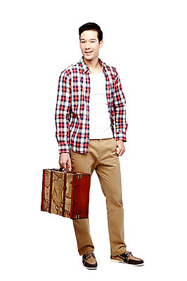 포토 JPG 스튜디오촬영 전신 외국인 해외기획촬영 라이프스타일 2012년태국 잡화 패션 남자 맨라이프 여행 가방 휴가 실내 한명 서기 미소 웃음 들기 누끼 사람 20대 성인 앞모습 캐주얼 여행가방 가을 남자만 남자한명만 성인남자만 청년만 청년남자만 청년남자한명만 성인한명만 성인남자한명만 성인만 국내포토 1 옷 계절 뷰포인트 모션 표정 인종 청년 내부 생활 파일형식
