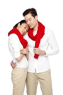 포토 JPG 스튜디오촬영 외국인 해외기획촬영 라이프스타일 커플 2012년태국 여자 남자 커플라이프 포즈 안기 모션 포옹 실내 사랑 서기 누끼 사람 동양인 20대 성인 두명 앞모습 캐주얼 눈감음 목도리 청년만 성인만 국내포토 잡화 옷 감정 뷰포인트 관계 인종 청년 내부 생활 파일형식