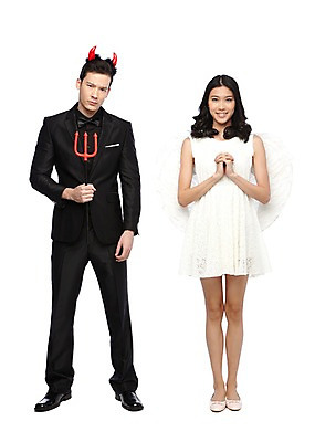 포토 JPG 스튜디오촬영 전신 외국인 해외기획촬영 라이프스타일 커플 2012년태국 원피스 여자 남자 창 커플라이프 포즈 날개 모션 천사 뿔 실내 서기 미소 웃음 들기 누끼 사람 동양인 정장 이벤트 20대 성인 두명 앞모습 기도 악마 손모으기 삼지창 청년만 성인만 국내포토 옷 무기 뷰포인트 관계 표정 인종 손짓 청년 내부 생활 파일형식