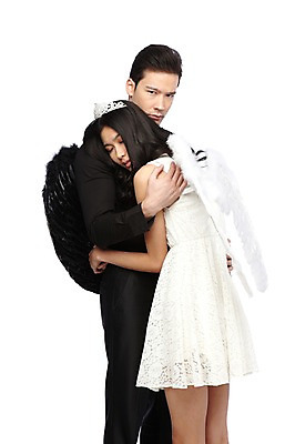 포토 JPG 스튜디오촬영 외국인 해외기획촬영 라이프스타일 커플 2012년태국 원피스 여자 남자 커플라이프 포즈 날개 안기 포옹 왕관 천사 실내 서기 누끼 사람 동양인 정장 이벤트 20대 성인 두명 옆모습 눈감음 악마 청년만 성인만 국내포토 옷 뷰포인트 관계 모션 인종 청년 내부 생활 파일형식