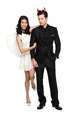 포토 JPG 스튜디오촬영 전신 외국인 해외기획촬영 라이프스타일 커플 2012년태국 원피스 여자 남자 커플라이프 포즈 날개 천사 뿔 실내 서기 미소 웃음 누끼 사람 동양인 정장 이벤트 20대 성인 두명 앞모습 팔짱 악마 다리들기 청년만 성인만 국내포토 옷 뷰포인트 관계 모션 표정 인종 청년 내부 생활 파일형식