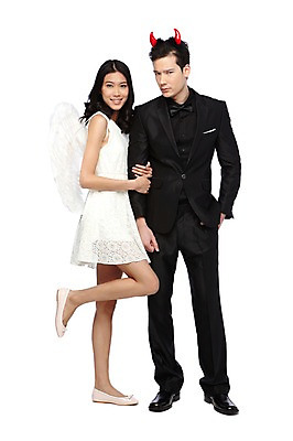 포토 JPG 스튜디오촬영 전신 외국인 해외기획촬영 라이프스타일 커플 2012년태국 원피스 여자 남자 커플라이프 포즈 날개 천사 뿔 실내 서기 미소 웃음 누끼 사람 동양인 정장 이벤트 20대 성인 두명 앞모습 옆모습 팔짱 악마 다리들기 청년만 성인만 국내포토 옷 뷰포인트 관계 모션 표정 인종 청년 내부 생활 파일형식
