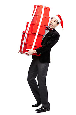 포토 JPG 스튜디오촬영 전신 외국인 해외기획촬영 모자 라이프스타일 응시 2012년태국 기념일 남자 크리스마스 산타모자 실내 선물 한명 서기 들기 누끼 사람 정장 이벤트 20대 성인 옆모습 선물상자 상자 산타클로스 쌓기 놀람 남자만 남자한명만 성인남자만 청년만 청년남자만 청년남자한명만 성인한명만 성인남자한명만 성인만 국내포토 모자_잡화 1 시선 잡화 옷 감정 뷰포인트 모션 표정 인종 청년 내부 생활 파일형식