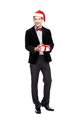 포토 JPG 스튜디오촬영 전신 외국인 해외기획촬영 모자 라이프스타일 2012년태국 기념일 남자 크리스마스 산타모자 실내 크리스마스선물 선물 한명 서기 미소 웃음 들기 누끼 사람 정장 이벤트 20대 성인 앞모습 선물상자 상자 산타클로스 남자만 남자한명만 성인남자만 청년만 청년남자만 청년남자한명만 성인한명만 성인남자한명만 성인만 국내포토 모자_잡화 1 잡화 옷 뷰포인트 모션 표정 인종 청년 내부 생활 파일형식