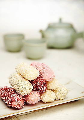 포토 JPG 스튜디오촬영 한국문화 한국전통 전통 그릇 식기 접시 명절 전통문화 한식 음식 백그라운드 주전자 디저트 잔 전통소품 실내 근접촬영 사람없음 아웃포커스 컵 과자 전통음식 차 찻잔 다기 찻주전자 한지 오브젝트 한과 다과 전통다과 국내포토 동양문화 기념일 종이 문화 음료 뷰포인트 주방용품 한국 촬영기법 내부 다도 파일형식