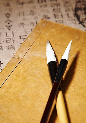 포토 JPG 스튜디오촬영 한국문화 한국전통 전통 종이 전통문화 백그라운드 서예 전통소품 한국 실내 근접촬영 사람없음 아웃포커스 책 도구 붓 한지 오브젝트 서예용품 서책 국내포토 동양문화 아시아 문화 뷰포인트 문구용품 촬영기법 내부 파일형식