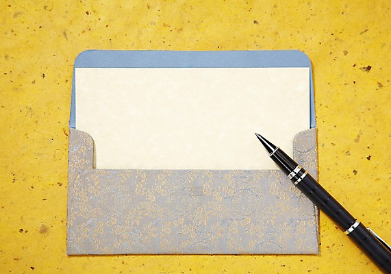 포토 JPG 스튜디오촬영 한국문화 한국전통 전통 배너 명절 종이 전통문화 백그라운드 봉투 편지봉투 안내 사각프레임 프레임 전통소품 한국 알림판 실내 사람없음 필기구 펜 만년필 편지 알림 한지 오브젝트 상품권 축하카드 국내포토 카드프레임 동양문화 기념일 아시아 문화 문구용품 카드_감사 내부 사각형 파일형식