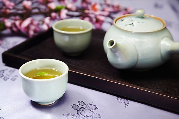 포토 JPG 스튜디오촬영 식물 한국문화 한국전통 전통 식기 꽃 전통문화 음료 백그라운드 잎 주전자 나뭇잎 잔 전통소품 쟁반 실내 근접촬영 사람없음 아웃포커스 장식 컵 나뭇가지 차 전통차 찻잔 다기 다도 찻주전자 실크 녹차 천 오브젝트 매화 매화나무 국내포토 나무 동양문화 문화 뷰포인트 주방용품 한국 촬영기법 내부 차_음료 직물 예절 파일형식