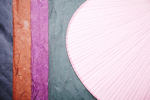 포토 JPG 스튜디오촬영 한국문화 한국전통 전통 배너 종이 전통문화 백그라운드 안내 프레임 전통소품 한국 알림판 실내 사람없음 부채 알림 한지 오브젝트 국내포토 동양문화 아시아 문화 내부 파일형식