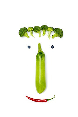 포토 JPG 스튜디오촬영 행복 음식 백그라운드 컨셉 채소 재료 고추 실내 표정 미소 웃음 사람없음 빨간색 머리 기쁨 입 브로콜리 코 블루베리 애호박 안구 국내포토 감정 컬러 과일 호박 내부 신체부위 파일형식