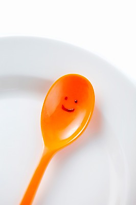 포토 JPG 스튜디오촬영 그릇 식기 접시 행복 백그라운드 컨셉 수저 실내 표정 미소 웃음 사람없음 숟가락 기쁨 입 안구 국내포토 감정 내부 신체부위 파일형식