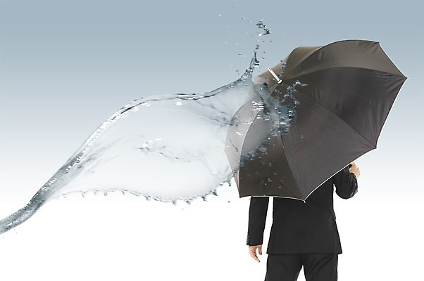 PSD 편집 편집이미지 남자 캠페인 우산 비즈니스 한명 서기 사람 정장 성인 뒷모습 물 물방울 직장인 비즈니스맨 물방울백그라운드 따돌림 왕따 남자만 남자한명만 성인남자만 성인만 이미지편집 자연요소 직업 1 옷 뷰포인트 백그라운드 모션 파일형식