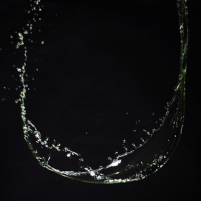 포토 JPG 스튜디오촬영 모양 물결 선 백그라운드 컨셉 검은배경 물줄기 실내 순간포착 사람없음 물 흐름 물방울 표현 액체 액체표현 번짐 국내포토 자연요소 촬영기법 내부 검은색 파일형식 효과