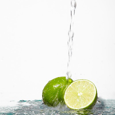 포토 JPG 스튜디오촬영 모양 열매 물결 선 음식 컬러 백그라운드 컨셉 과일 탁자 단면 선반 물줄기 실내 순간포착 사람없음 초록색 물 흐름 물방울 표현 신선 액체 떨어짐 슬라이스 액체표현 번짐 라임 트로피컬아트 국내포토 자연요소 식물 가구 촬영기법 내부 그림 파일형식 효과