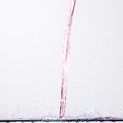 포토 JPG 스튜디오촬영 모양 물결 선 컬러 백그라운드 컨셉 탁자 선반 물줄기 실내 순간포착 사람없음 물 흐름 물방울 표현 액체 떨어짐 자주색 액체표현 번짐 국내포토 자연요소 가구 촬영기법 내부 파일형식 효과