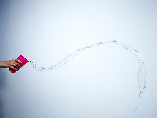 포토 JPG 스튜디오촬영 모양 손 물결 선 백그라운드 컨셉 한손 물줄기 실내 순간포착 한명 들기 사람 신체부위 컵 물 흐름 물방울 표현 액체 뿌리기 액체표현 번짐 국내포토 자연요소 1 식기 모션 촬영기법 내부 파일형식 효과