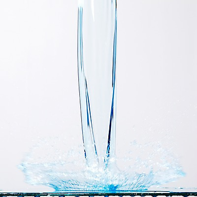 포토 JPG 스튜디오촬영 모양 물결 선 컬러 백그라운드 컨셉 탁자 선반 물줄기 실내 순간포착 사람없음 물 파란색 흐름 물방울 표현 액체 떨어짐 액체표현 번짐 국내포토 자연요소 가구 촬영기법 내부 파일형식 효과
