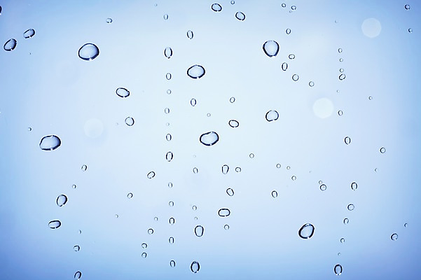 포토 JPG 스튜디오촬영 모양 컬러 하늘색 백그라운드 컨셉 창문 실내 순간포착 사람없음 물 반사 흐름 물방울 표현 액체 파란배경 액체표현 국내포토 자연요소 촬영기법 내부 파란색 파일형식