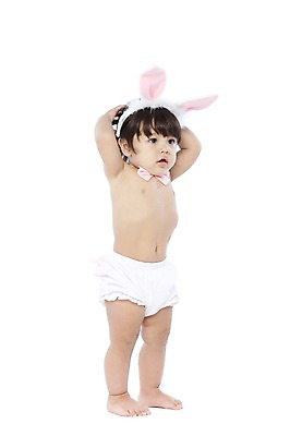 포토 JPG 스튜디오촬영 전신 외국인 해외기획촬영 라이프스타일 응시 2012년태국 여자 기념일 어린이라이프 놀이 나비넥타이 실내 한명 서기 누끼 사람 이벤트 파티 아기 머리띠 기저귀 여자만 여자한명만 아기만 여자아기만 여자아기한명만 국내포토 1 시선 어린이 장신구 모션 넥타이 인종 내부 생활 아기용품 파일형식