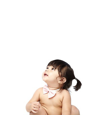 포토 JPG 스튜디오촬영 외국인 해외기획촬영 라이프스타일 응시 2012년태국 여자 기념일 어린이라이프 놀이 나비넥타이 실내 한명 누끼 사람 앉기 이벤트 앞모습 파티 아기 여자만 여자한명만 아기만 여자아기만 여자아기한명만 국내포토 1 시선 어린이 뷰포인트 모션 넥타이 인종 내부 생활 파일형식