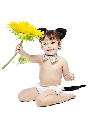 포토 JPG 스튜디오촬영 전신 외국인 식물 해외기획촬영 라이프스타일 2012년태국 여자 기념일 꽃 어린이라이프 놀이 나비넥타이 해바라기 실내 한명 미소 웃음 들기 누끼 사람 앉기 이벤트 앞모습 파티 아기 머리띠 무릎꿇기 꼬리 기저귀 여자만 여자한명만 아기만 여자아기만 여자아기한명만 국내포토 1 어린이 뷰포인트 장신구 모션 넥타이 표정 인종 내부 생활 아기용품 파일형식