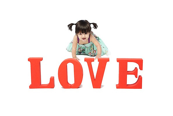 포토 JPG 스튜디오촬영 전신 외국인 해외기획촬영 문자 라이프스타일 알파벳 영어 2012년태국 여자 어린이라이프 엎드리기 놀이 양갈래머리 실내 사랑 한명 누끼 사람 앞모습 단어 블록 아기 여자만 여자한명만 아기만 여자아기만 여자아기한명만 국내포토 1 헤어스타일 감정 어린이 뷰포인트 모션 인종 내부 생활 파일형식