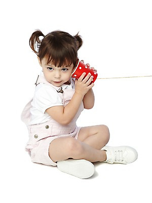 포토 JPG 스튜디오촬영 전신 외국인 해외기획촬영 라이프스타일 2012년태국 여자 어린이라이프 놀이 실내 한명 들기 누끼 사람 앉기 옆모습 장난감 놀이용품 듣기 아기 실 종이컵 실전화기 전화기 멜빵바지 통화 전화놀이 여자만 여자한명만 아기만 여자아기만 여자아기한명만 국내포토 1 어린이 뷰포인트 바지 모션 인종 내부 생활 컵 일회용 멜빵 오브젝트 파일형식