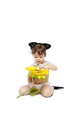 포토 JPG 스튜디오촬영 전신 외국인 식물 해외기획촬영 라이프스타일 2012년태국 여자 기념일 꽃 어린이라이프 놀이 나비넥타이 해바라기 실내 한명 들기 누끼 사람 앉기 이벤트 앞모습 파티 아기 머리띠 무릎꿇기 꼬리 기저귀 여자만 여자한명만 아기만 여자아기만 여자아기한명만 국내포토 1 어린이 뷰포인트 장신구 모션 넥타이 인종 내부 생활 아기용품 파일형식