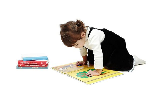 포토 JPG 스튜디오촬영 전신 외국인 해외기획촬영 라이프스타일 응시 2012년태국 여자 어린이교육 교육 어린이라이프 엎드리기 비즈니스 실내 한명 누끼 사람 앉기 옆모습 책 독서 아기 키즈비즈니스 동화책 그림책 여자만 여자한명만 아기만 여자아기만 여자아기한명만 국내포토 1 시선 어린이 뷰포인트 모션 인종 내부 생활 파일형식