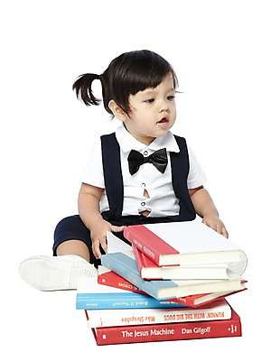 포토 JPG 스튜디오촬영 외국인 해외기획촬영 라이프스타일 응시 2012년태국 여자 어린이교육 교육 어린이라이프 비즈니스 나비넥타이 실내 한명 누끼 사람 앉기 앞모습 책 독서 쌓기 아기 멜빵바지 키즈비즈니스 여자만 여자한명만 아기만 여자아기만 여자아기한명만 국내포토 1 시선 어린이 뷰포인트 바지 모션 넥타이 인종 내부 생활 멜빵 파일형식