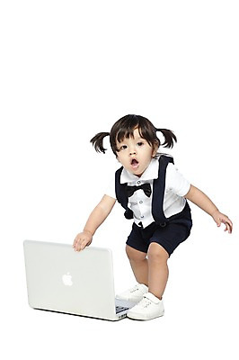 포토 JPG 스튜디오촬영 전신 외국인 해외기획촬영 라이프스타일 2012년태국 여자 어린이라이프 비즈니스 양갈래머리 나비넥타이 실내 한명 서기 누끼 사람 앞모습 노트북 컴퓨터 아기 웹서핑 멜빵바지 키즈비즈니스 여자만 여자한명만 아기만 여자아기만 여자아기한명만 국내포토 1 헤어스타일 어린이 뷰포인트 바지 모션 넥타이 인종 내부 생활 전자제품 멜빵 파일형식