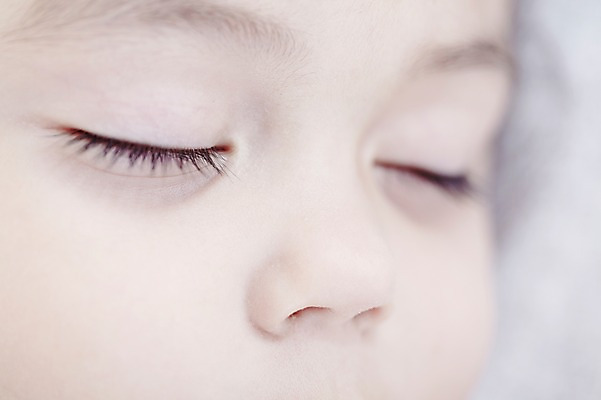 포토 JPG 스튜디오촬영 외국인 해외기획촬영 라이프스타일 2012년태국 여자 어린이라이프 얼굴 신체 실내 한명 사람 근접촬영 아웃포커스 신체부위 눈감음 아기 잠 속눈썹 코 안구 여자만 여자한명만 아기만 여자아기만 여자아기한명만 국내포토 1 어린이 뷰포인트 모션 촬영기법 인종 내부 생활 눈썹 파일형식