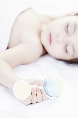 포토 JPG 스튜디오촬영 외국인 해외기획촬영 라이프스타일 2012년태국 여자 어린이라이프 실내 한명 사람 상반신 아웃포커스 눕기 장난감 놀이용품 눈감음 이불 아기 잠 딸랑이 여자만 여자한명만 아기만 여자아기만 여자아기한명만 국내포토 1 어린이 침구 모션 촬영기법 인종 내부 생활 아기용품 오브젝트 파일형식