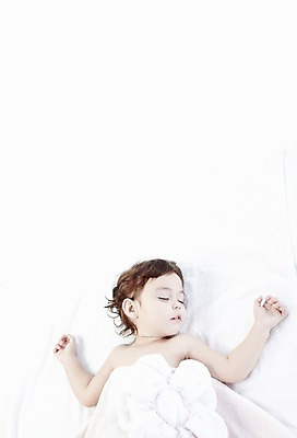 포토 JPG 스튜디오촬영 외국인 해외기획촬영 라이프스타일 2012년태국 여자 어린이라이프 실내 한명 사람 상반신 앞모습 하이앵글 눕기 눈감음 이불 아기 잠 여자만 여자한명만 아기만 여자아기만 여자아기한명만 국내포토 1 어린이 뷰포인트 침구 모션 인종 내부 생활 파일형식