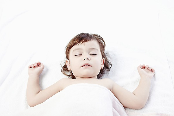 포토 JPG 스튜디오촬영 외국인 해외기획촬영 라이프스타일 2012년태국 여자 어린이라이프 실내 한명 사람 상반신 앞모습 하이앵글 눕기 눈감음 이불 아기 잠 여자만 여자한명만 아기만 여자아기만 여자아기한명만 국내포토 1 어린이 뷰포인트 침구 모션 인종 내부 생활 파일형식