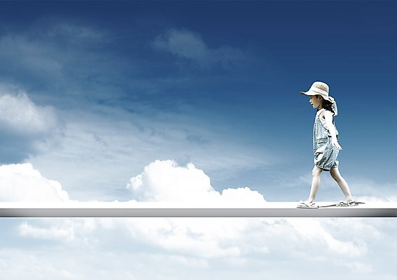 주간 전신 PSD 구름 편집이미지 모자 라이프스타일 여자 어린이라이프 어린이 놀이 하늘 팔벌리기 한명 사람 동양인 소녀 야외 공중 옆모습 걷기 유치원생 한국인 균형 건너기 외나무다리 가교 여자만 여자한명만 어린이만 소녀만 소녀한명만 이미지편집 자연요소 1 건축물 잡화 뷰포인트 모션 인종 생활 파일형식