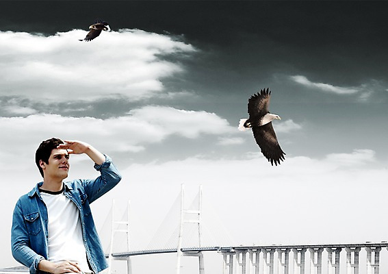 주간 PSD 서양인 외국인 동물 백인 구름 편집이미지 라이프스타일 시설물 건축물 응시 남자 건축 여행 두마리 조류 하늘 휴가 한명 사람 손짓 상반신 20대 성인 야외 앞모습 캐주얼 비행 독수리 맹금류 가교 남자만 남자한명만 성인남자만 청년만 청년남자만 청년남자한명만 성인한명만 성인남자한명만 성인만 이미지편집 자연요소 1 시선 옷 뷰포인트 2 모션 인종 청년 생활 파일형식